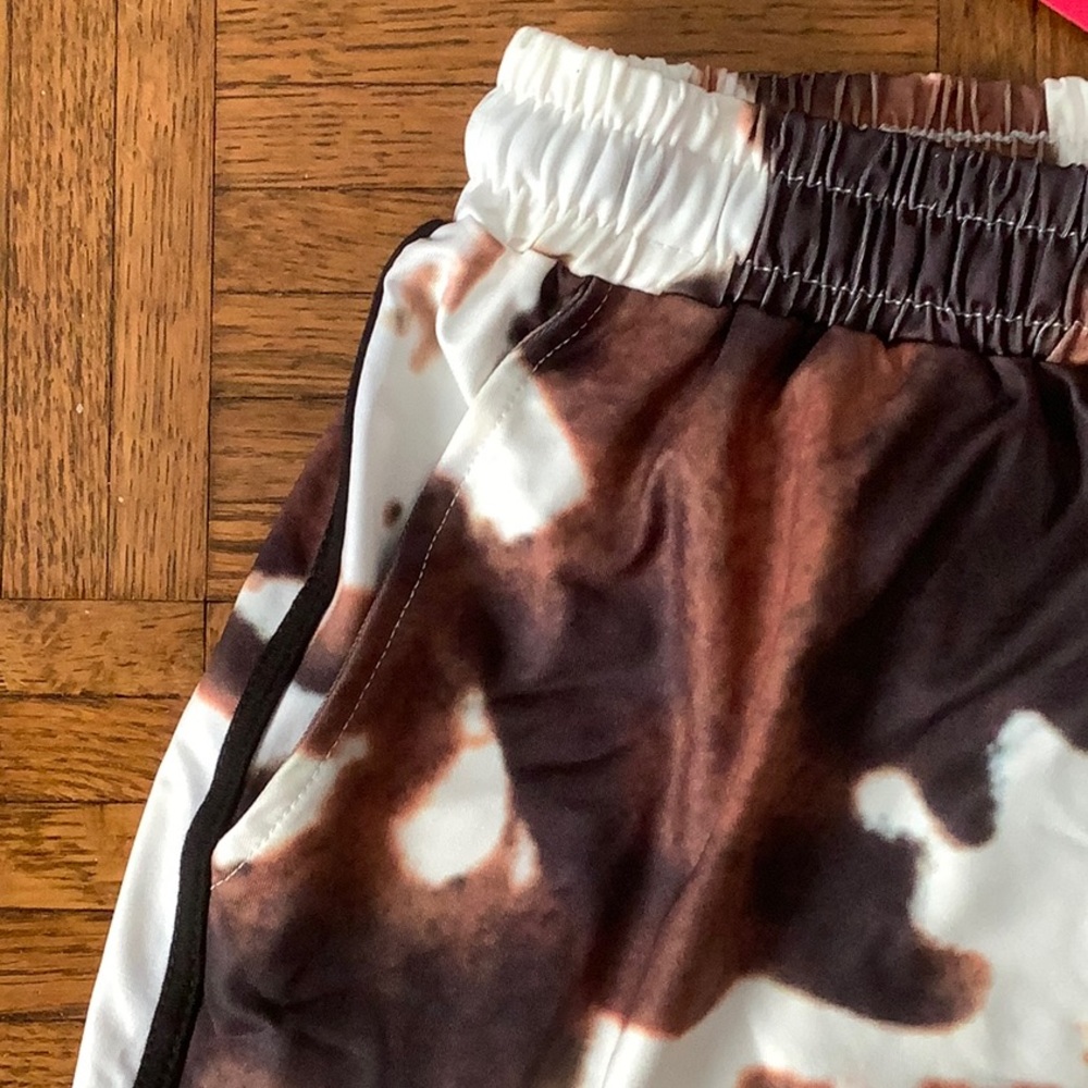 Cow print shorts - Picture 2 of 5